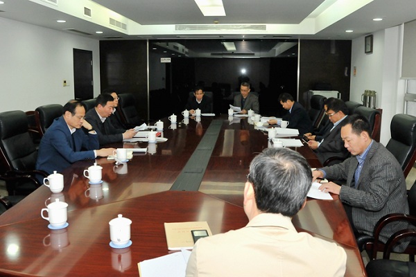 省住房城鄉建設廳黨組書記顧小平主持召開廳黨組會議，專題學習黨的十八屆六中全會精神